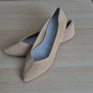 Rothy's Pointed Knit Flats in Light Beige with Navy Trim, Size W9